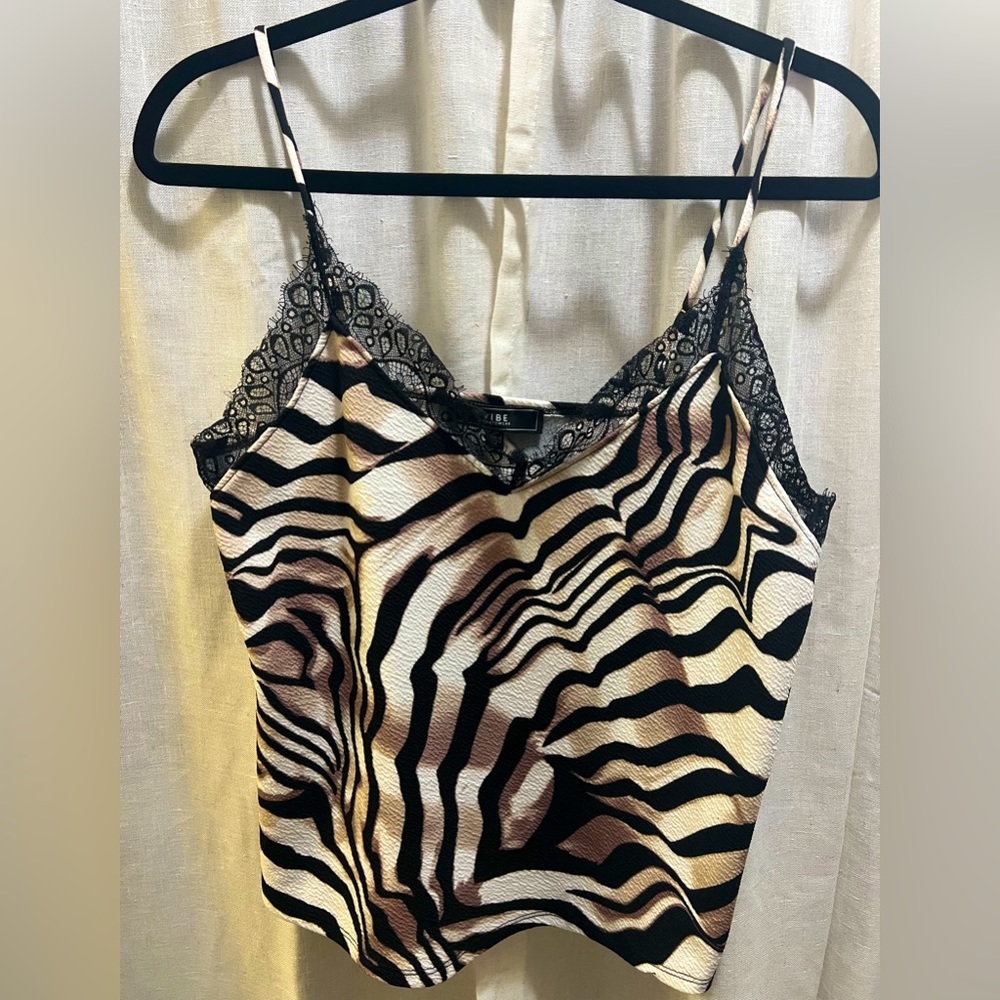 Lace detailed animal print tank top.